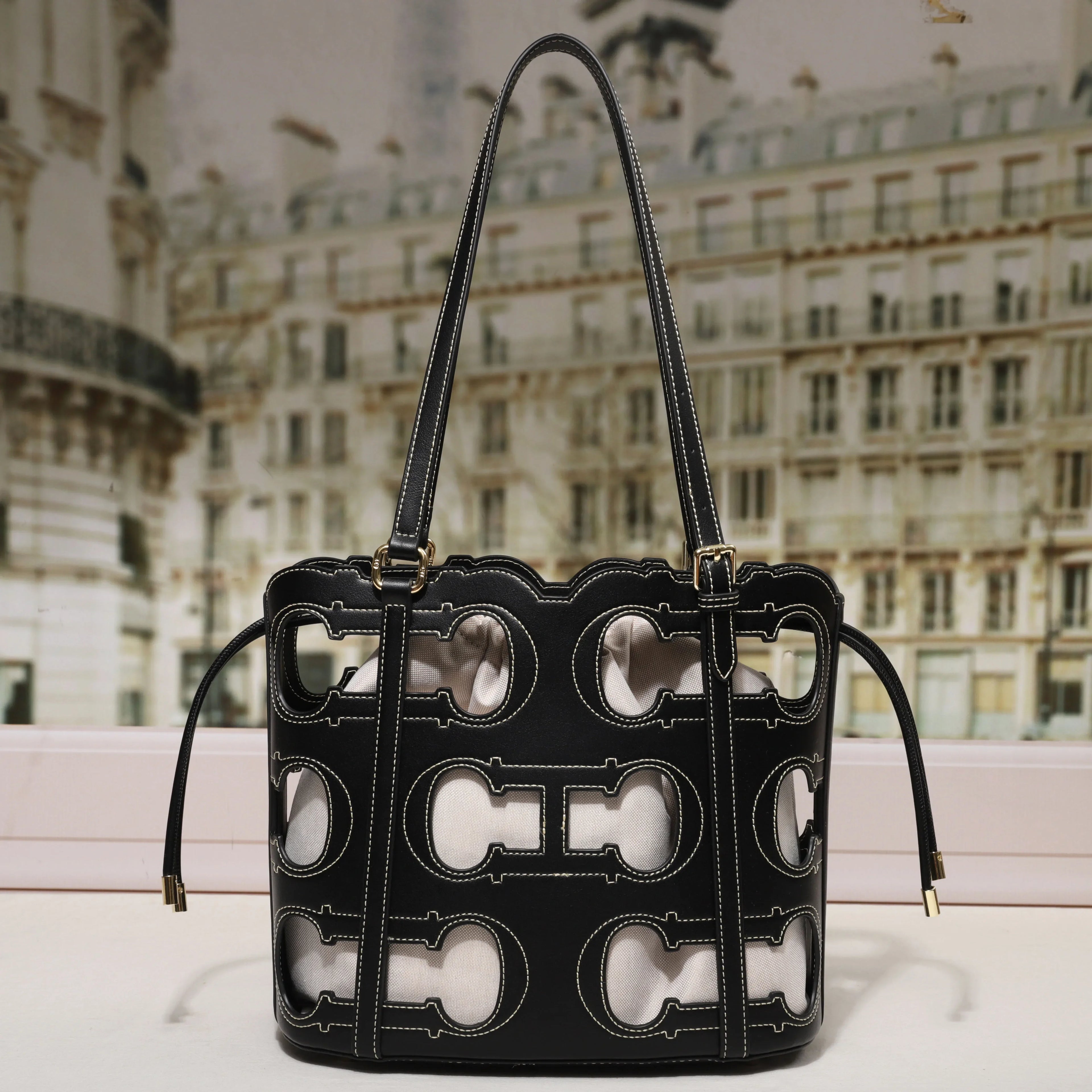 CH High-end Brand Fashionable Hollow Design Women's Handbag Large Capacity Simple Solid Color Women's Shoulder Bag