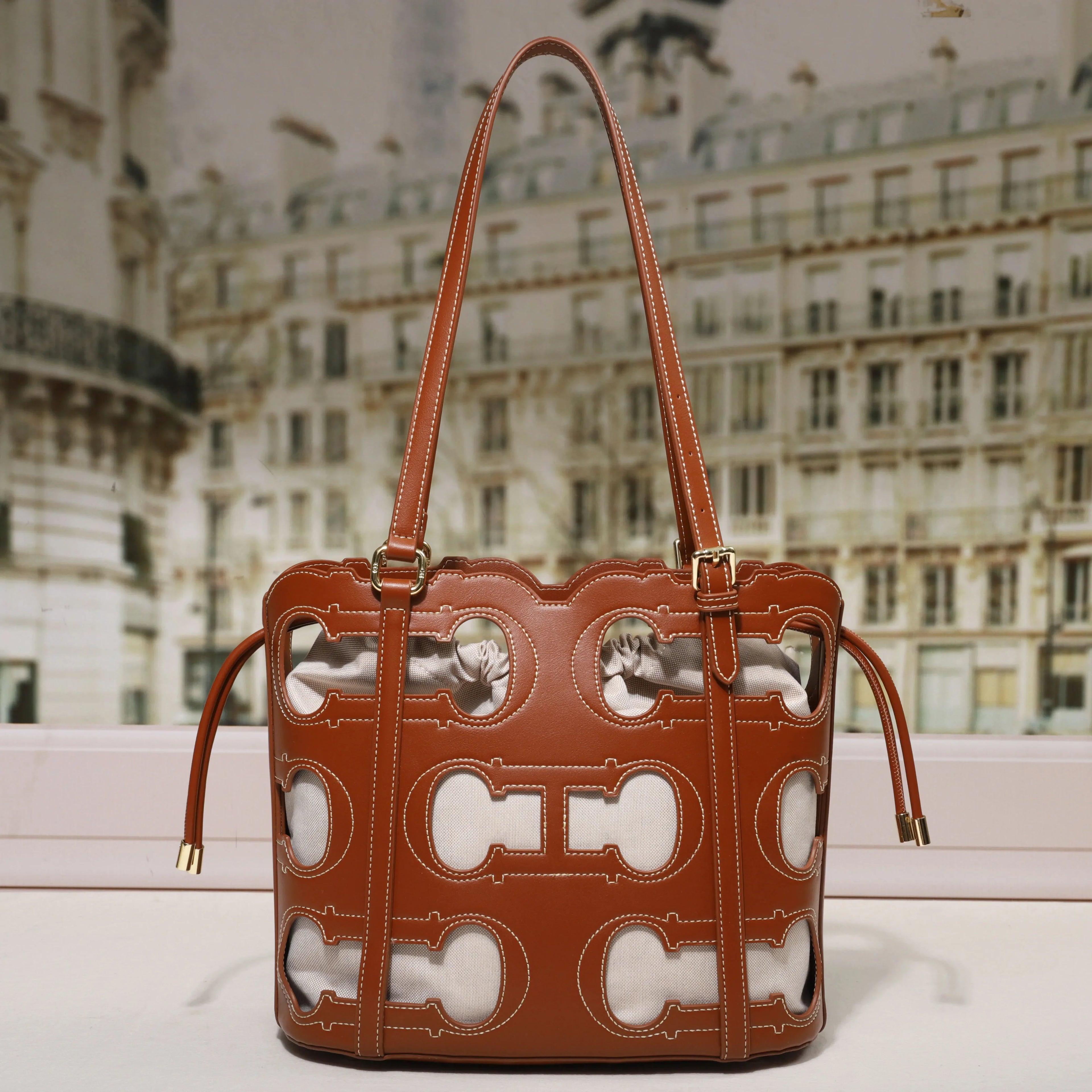 CH High-end Brand Fashionable Hollow Design Women's Handbag Large Capacity Simple Solid Color Women's Shoulder Bag