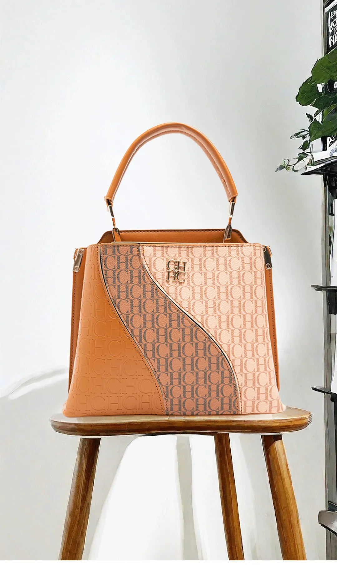Classic Color Block Design Fashionable Women's Shoulder Bag Large Capacity Exquisite and Simple Brand Letter Multifunctional Design Handbag