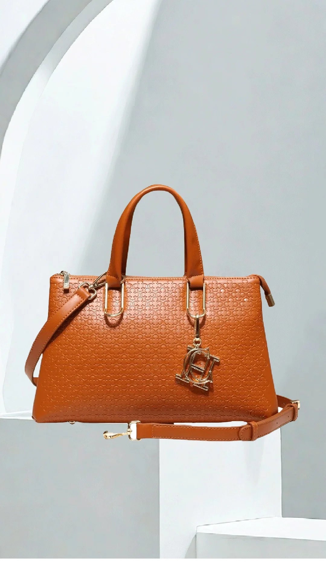 Exquisite High-quality Women's Handbag Fashionable Solid Color Simple Daily Commuting Style Letter Printed Design Shoulder Bag