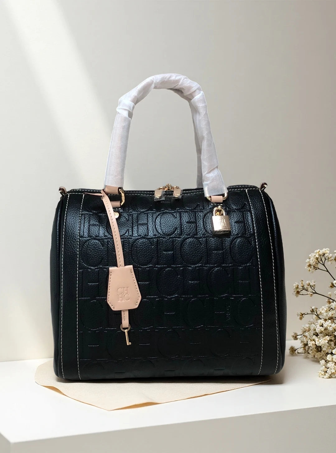 New Zipper Handbag Lock Design with Large Capacity Exquisite Letter Printing High Quality Multi Functional Fashionable Women's Handbag for Commuting