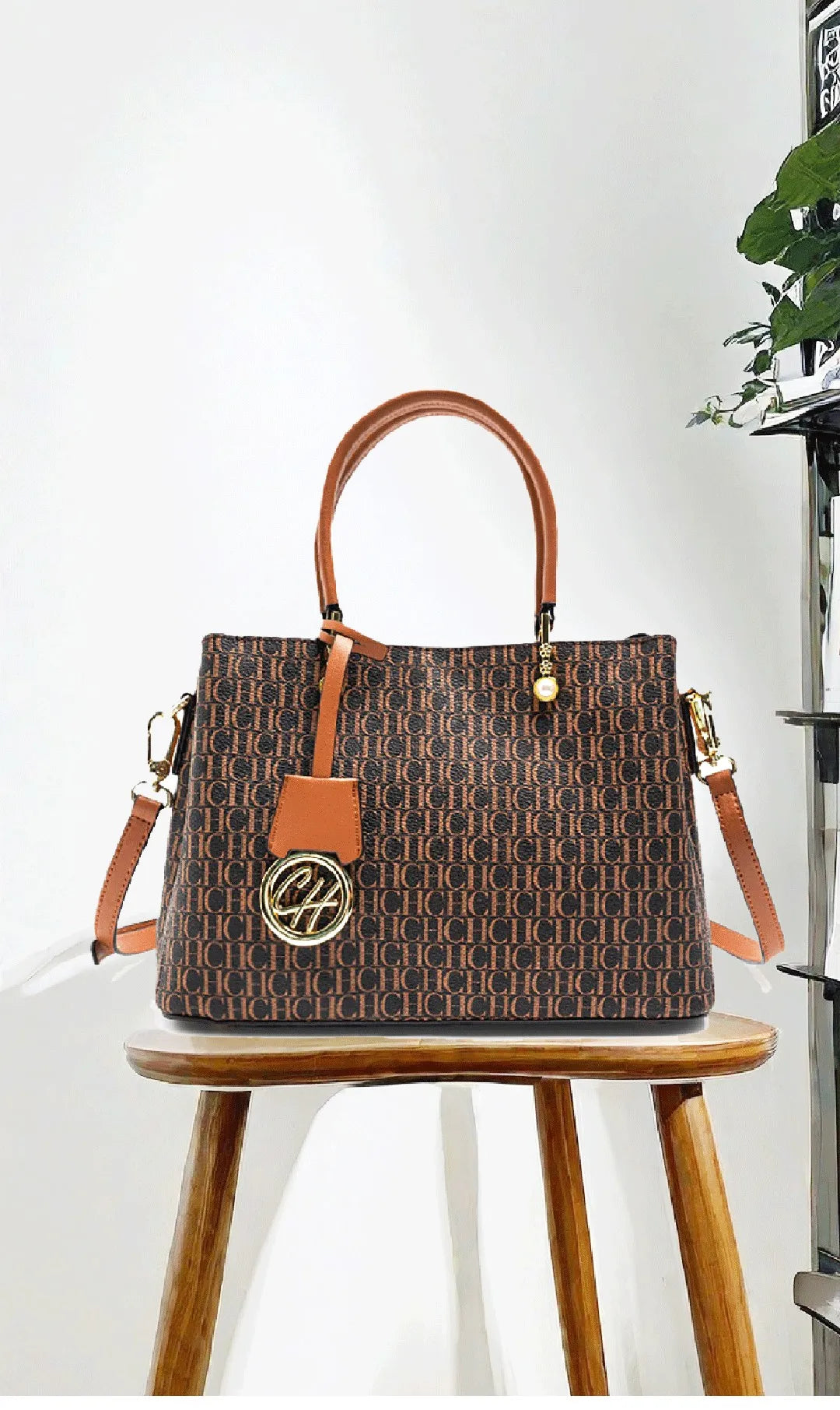 Exquisite Luxury Brand Letter Pendant Design with Letter Printing for Women's Handbags Unique Elegant Trendy Niche High-quality Women's Handbags