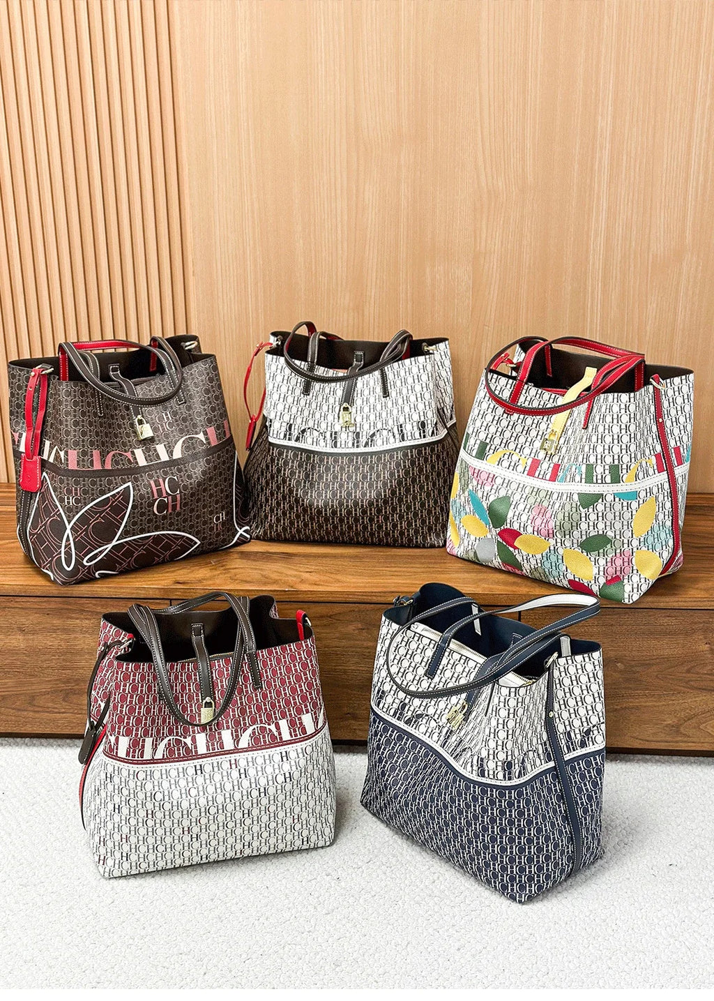 Simple Atmosphere Style Women's Handbag Fashion Women's Handbag Unique Print Design Women's Large Capacity Commuter Bag